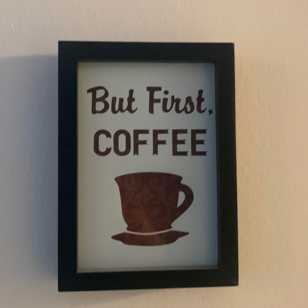Small decorative frames come as a set